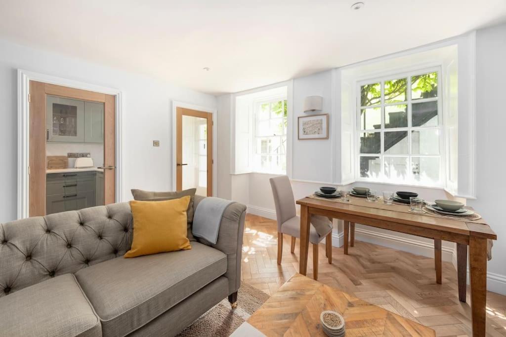 Spacious Apartment - 5 Minutes Walk To Bath Abbey Exterior photo